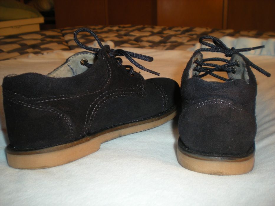 Sapatinhos azuis escuros pele nobuck nº27 excelentes condições