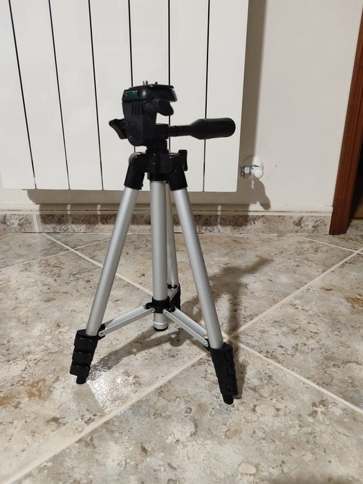 Canon EOS  2000D