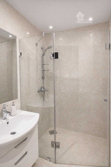 Київ. Будинок 250 кв. Теплий басейн, сауна, генератор.