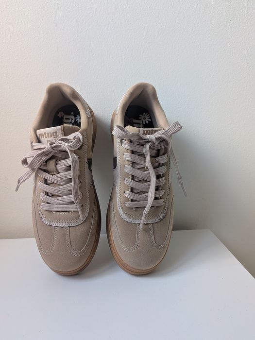 Ténis bege de senhora