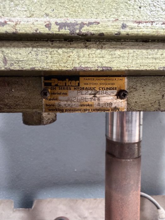 Prensa 10T a funcionar