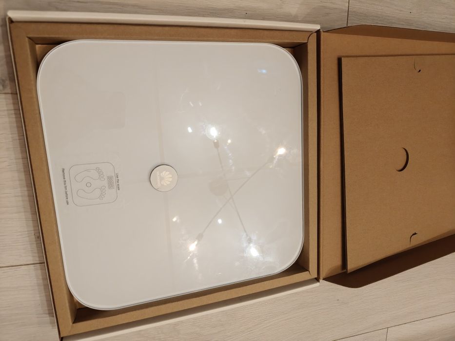 Весы напольные. Ваги на підлогу  Huawei Body Fat Scale AH100