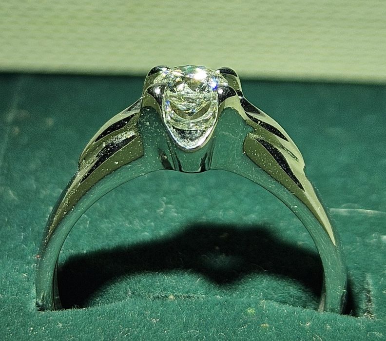 Złoty pierścionek z brylantem YES stan idealny