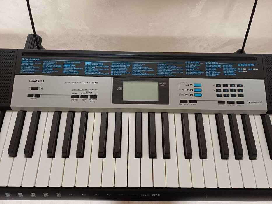 Синтезатор Casio LK-136 + Подарунки.