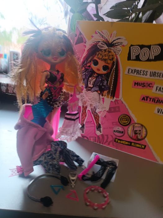 Колекційна лялька омг