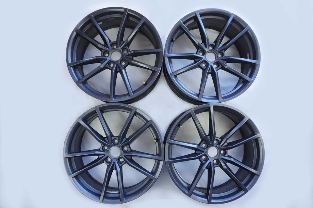4X Felga aluminiowa 8JX19 ET44 5X112 Vw Passat B8 PRETORIA
