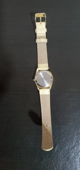 Relógio novo de senhora em caixa  marca Avon