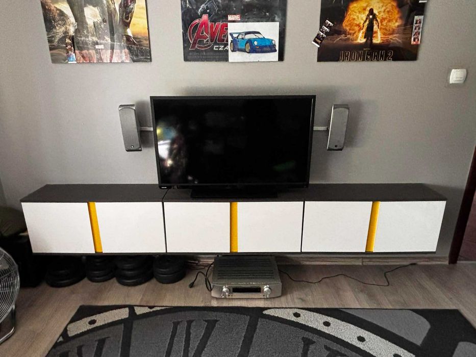 Używane meble (regały, biurko, szafa)