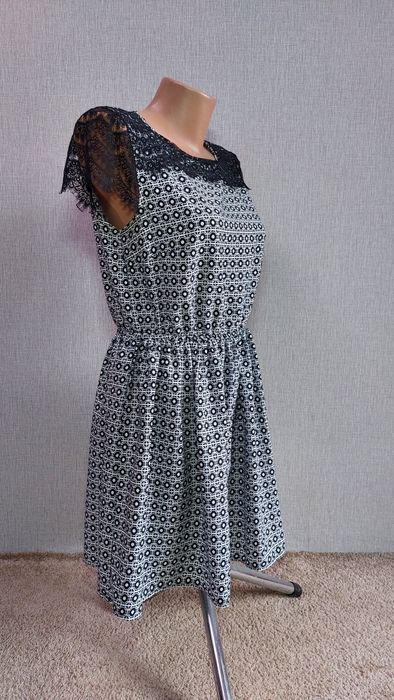 Летнее легкое платье Atmosphere. Размер M/L, 38, наш 44-46.