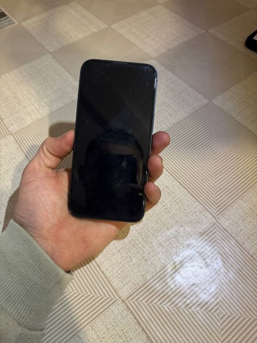 Продам 13 айфон новий
