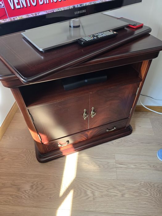 Móvel tv com base giratória