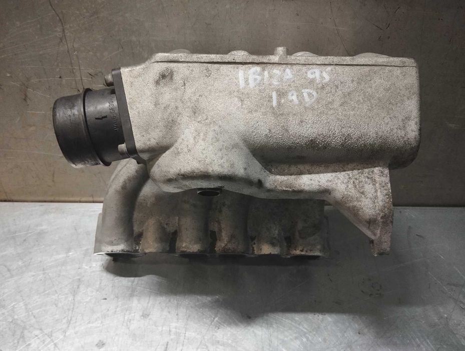 Coletor / Colector de Admissão Volkswagen Golf III / Caddy II / Seat Ibiza 6K / Inca 1.9D 028129713H