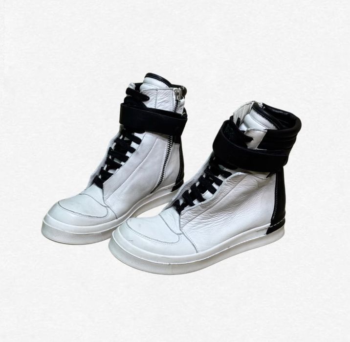 Cinzia Araia hight-top