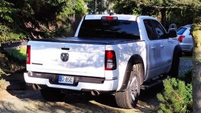Dodge RAM 1500 HEMI 5,7 4WD-auto 5 generacja V