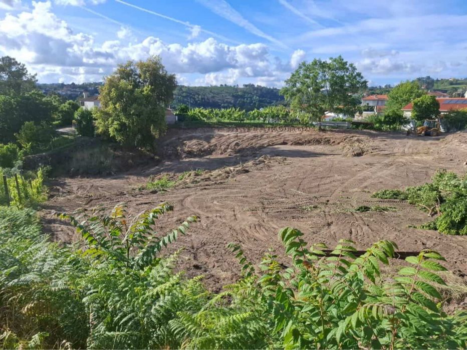 Terreno 4100m2 com possibilidade de construção.