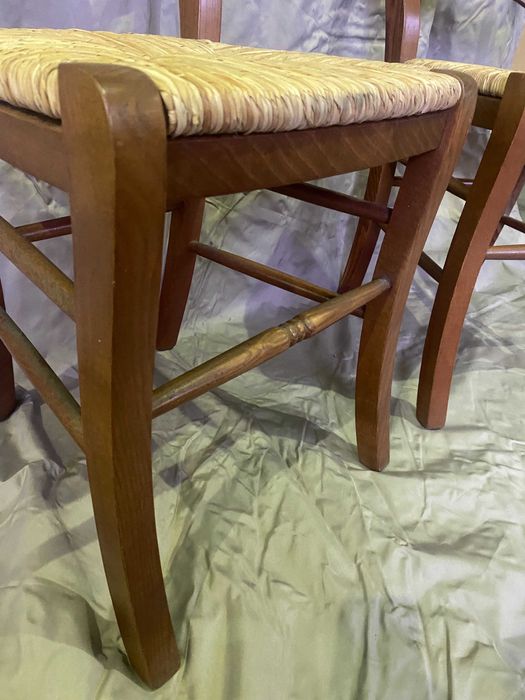 Стул  с прочной рамой из бука и соломенным сиденьем ( цена за 2 шт. )