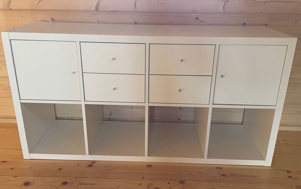 Estante da Ikea com gavetas
