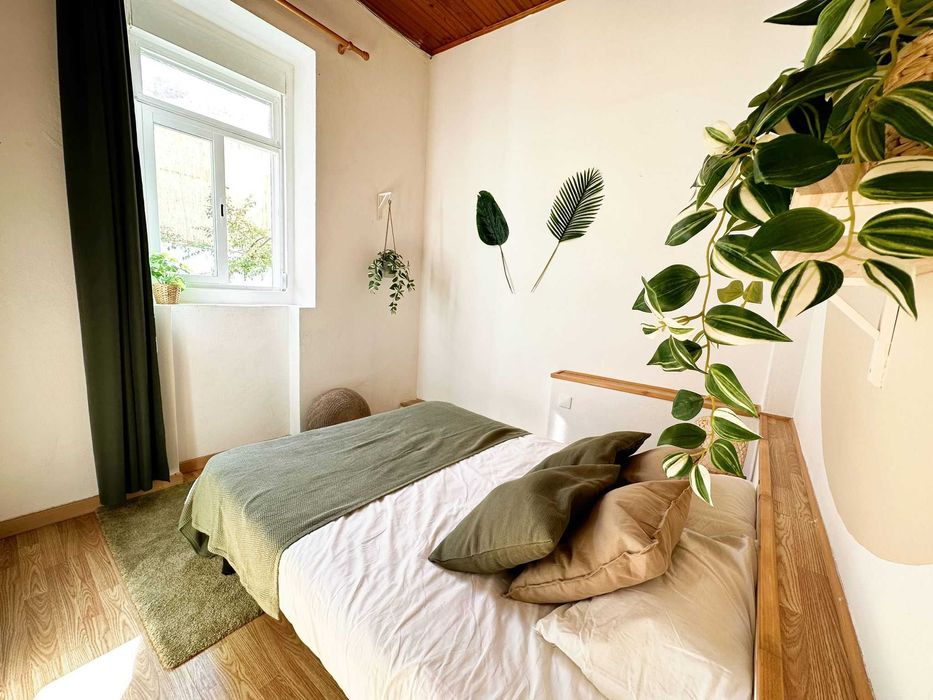 Quarto solteiro Costa Caparica sem caução entrada imediata