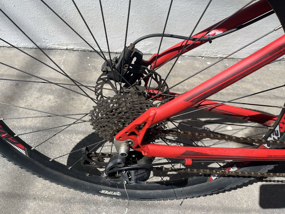 Bicicleta da berg na cor vermelha roda 27.5