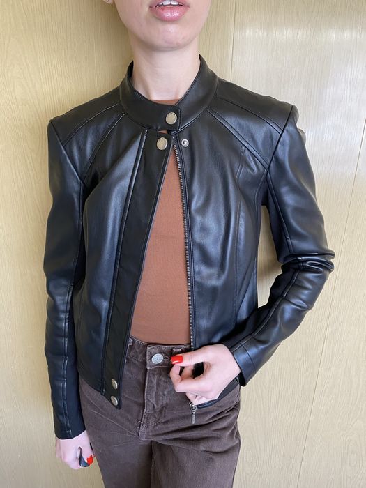 Продам куртку GUESS