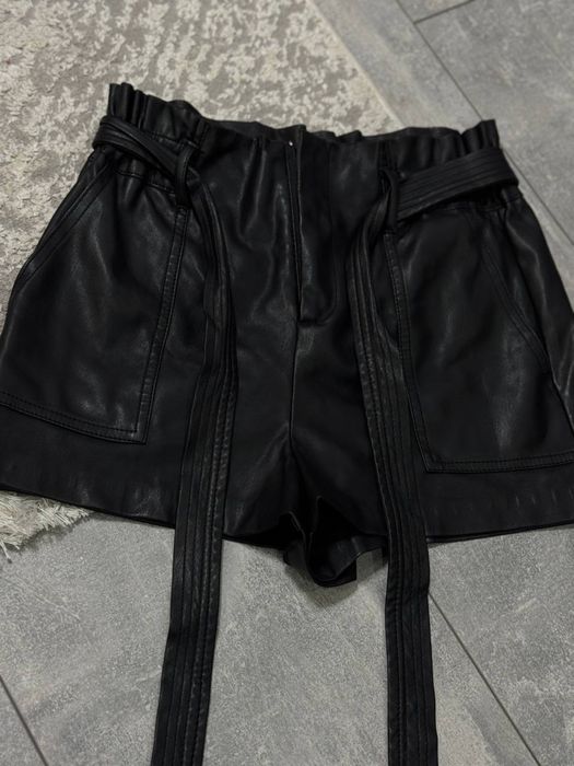 Шорти шкіряні zara