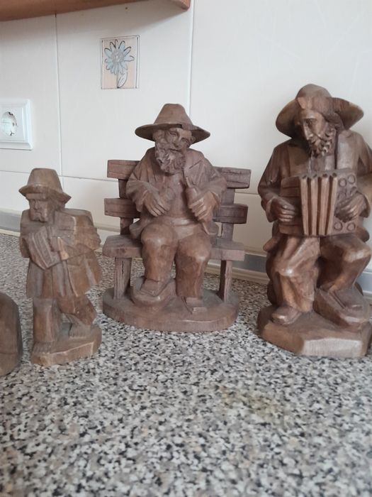 Estátuas em madeira, individuais ou o conjunto