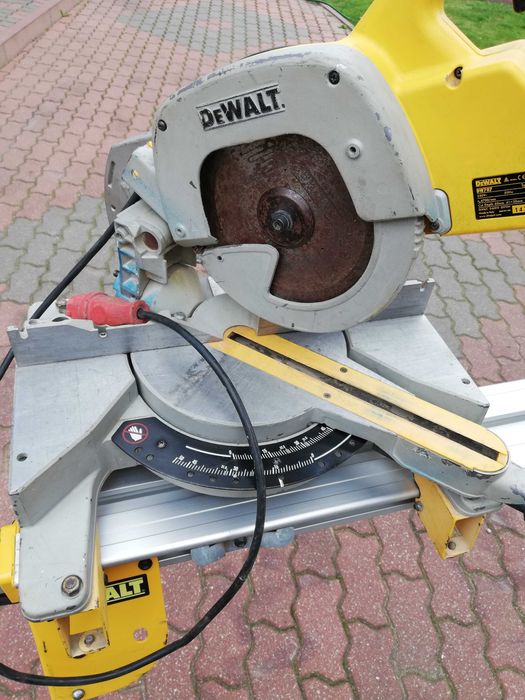 Dewalt DW 707 ukosnica ze stolem