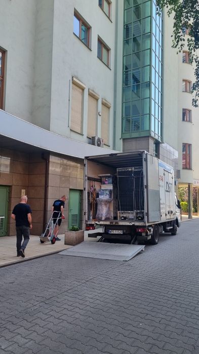 Przeprowadzki transport wywóz mebli magazynowanie