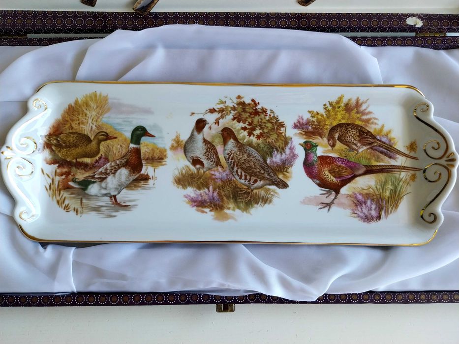 Conjunto travessa e talheres motivo caça