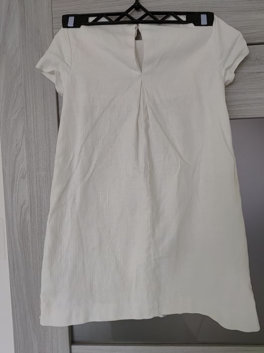 Sukienka biała 3D kwiaty 140