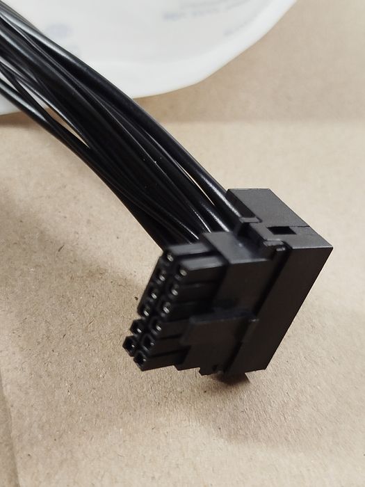 Kabel zasilający PCI-E 5.0 12+4 PIN (v14*)