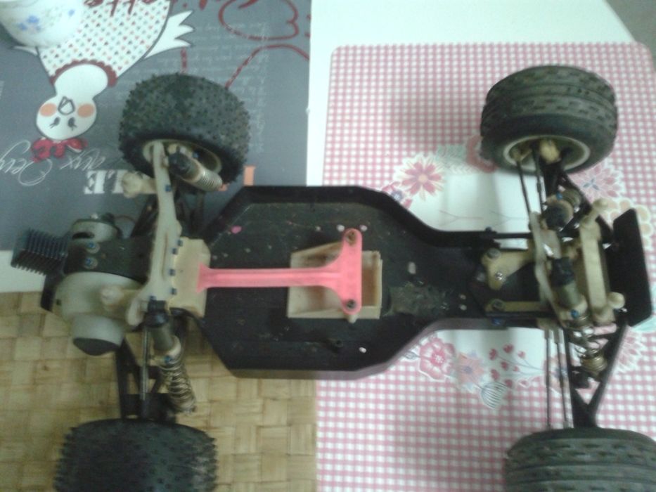 Vendo carro telecomandado de competição.