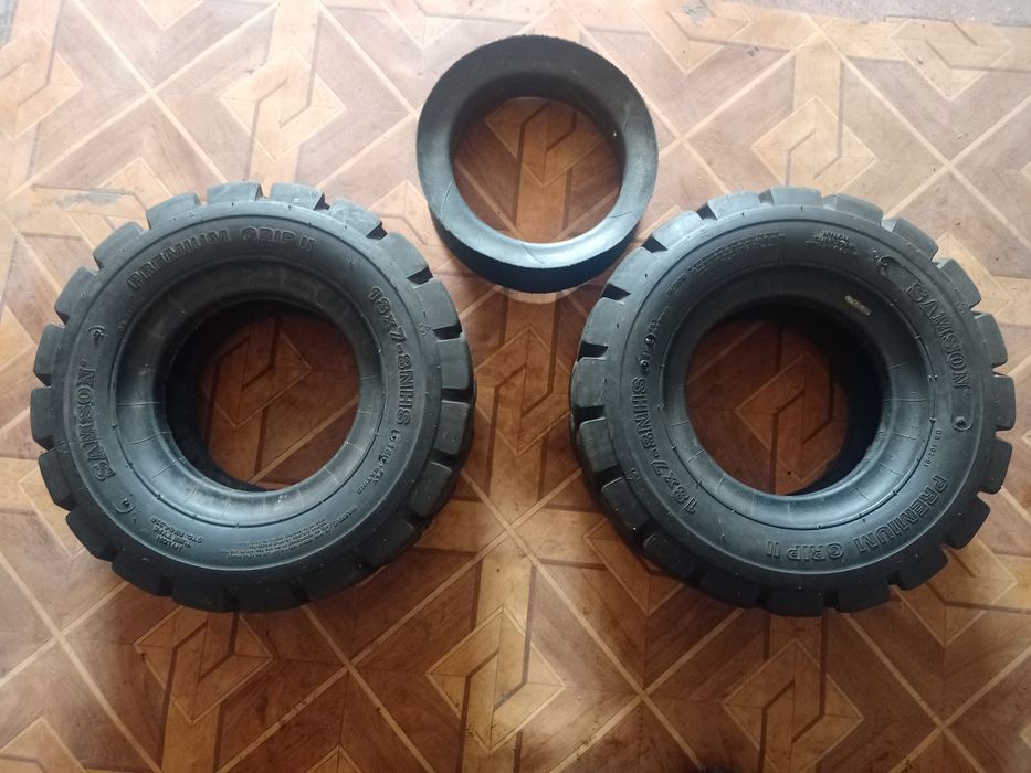 Продам шини на погружчик