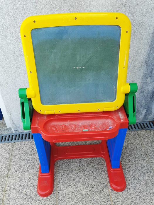 Mesa+banco com quadro de giz