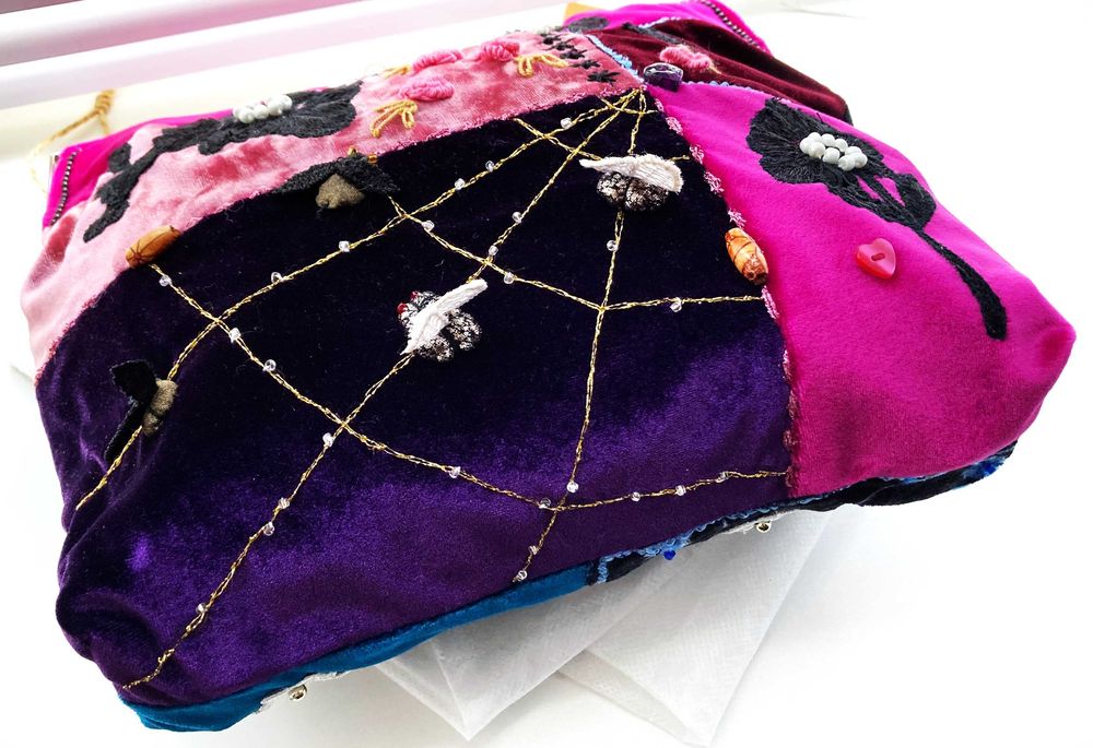 Оригінальна велюрова вечірня сумочка косметичка клатч пчелы бджоли