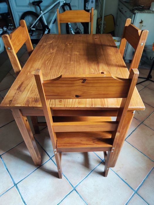 Conjunto de mesa + 4 cadeiras