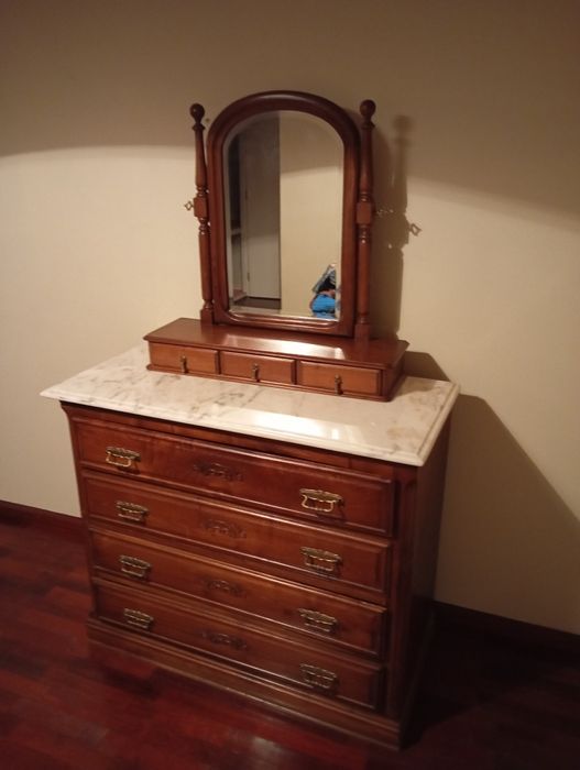 Conjunto cómoda cama e guarda fatos