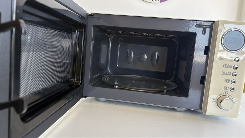 Microondas com grill 700W Severin MW7892
