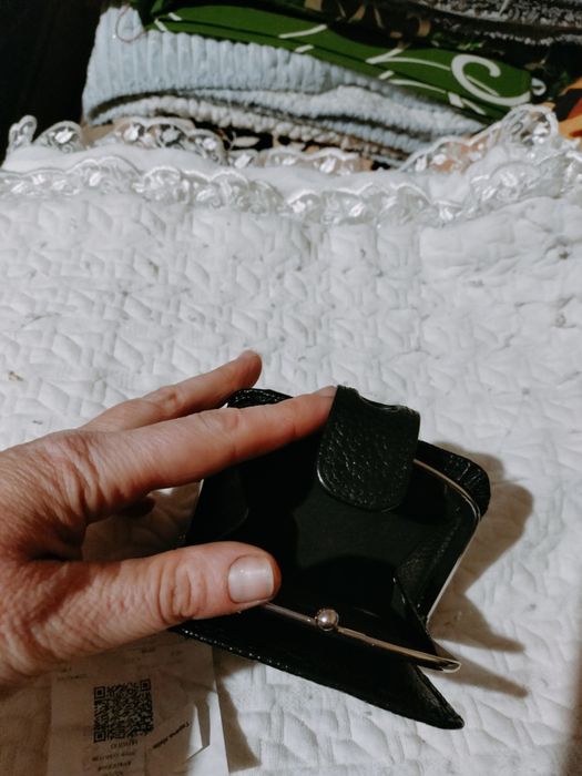 Гаманці та клатчі