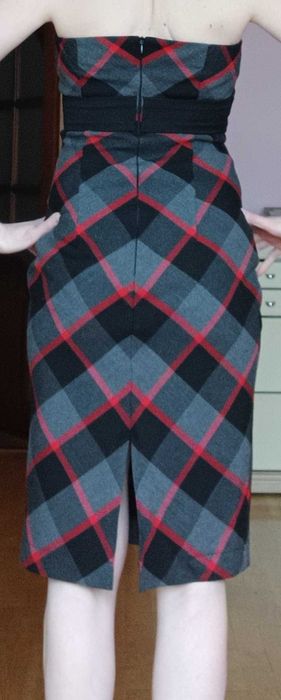 Тепла сукня з відкритими плечима