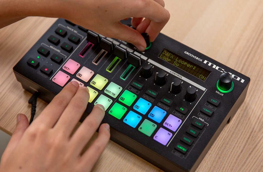 Groovebox/Drum machine Roland MC101 Nowy