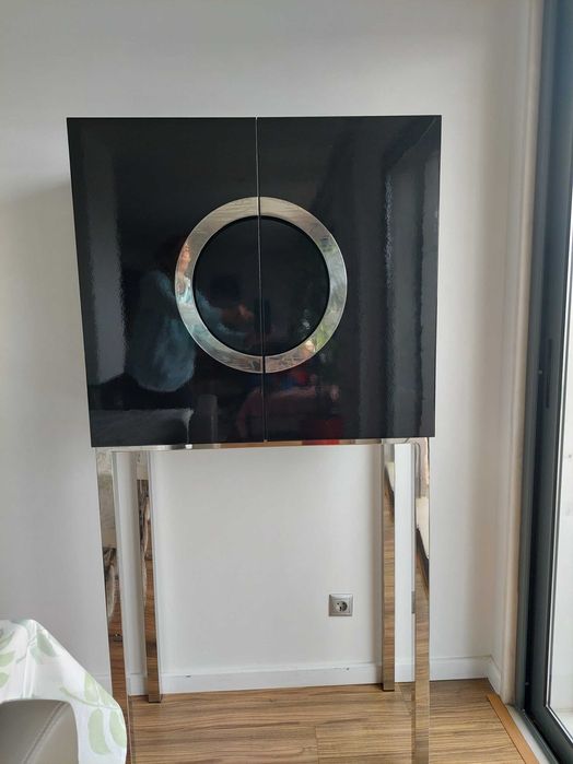 2 Móveis pretos de inox