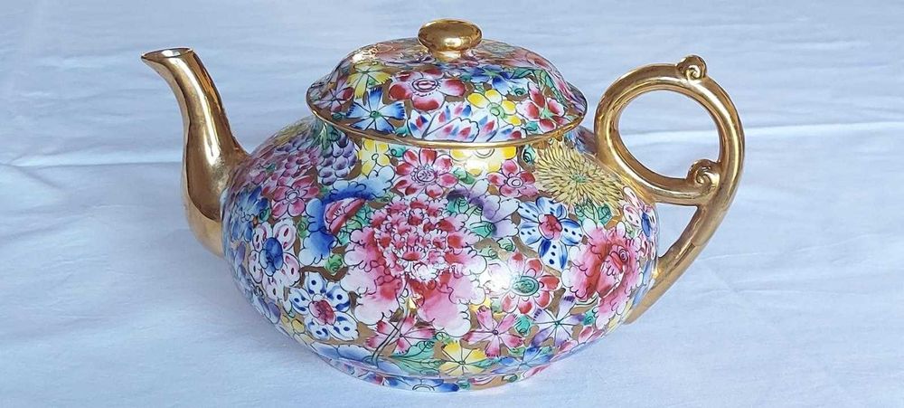 Serviço de chá em porcelana “Mil Flores” de Macau