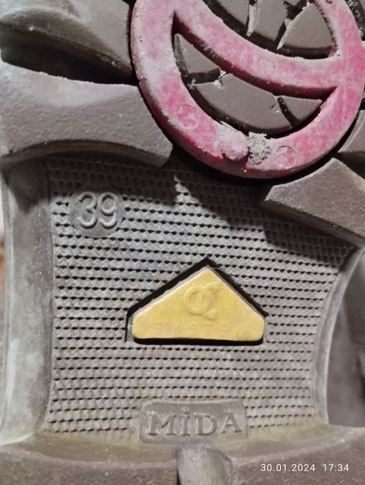 Продам ботинки Мида