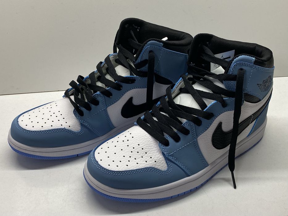 Tenis em Azul e Branco NOVOS