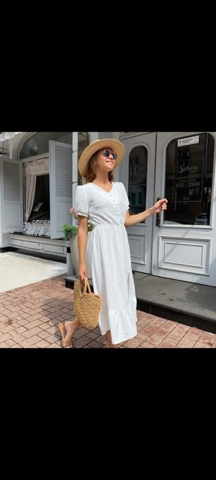 Біле літнє плаття