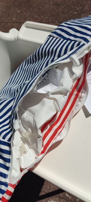 Cadeira Ikea Antilop com mesa e almofada