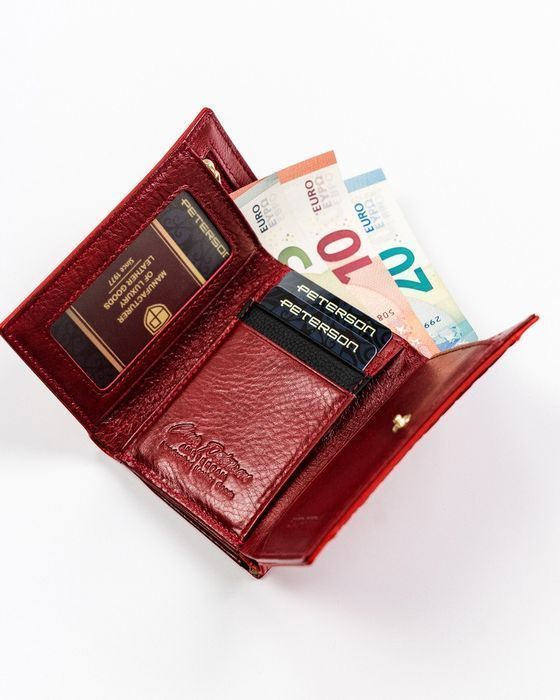 lakierowany portfel ze wzorem skóry krokodyla - peterson