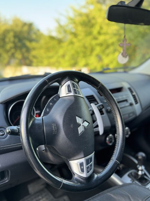Mitsubishi Outlander 2012