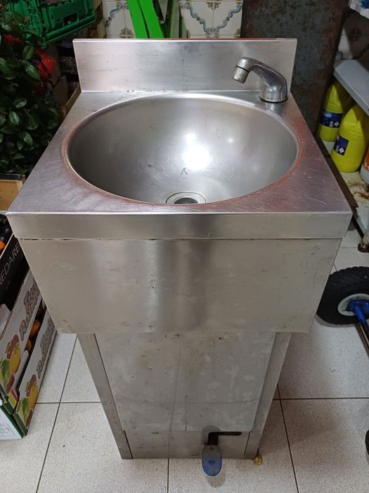 Lavatório em inox